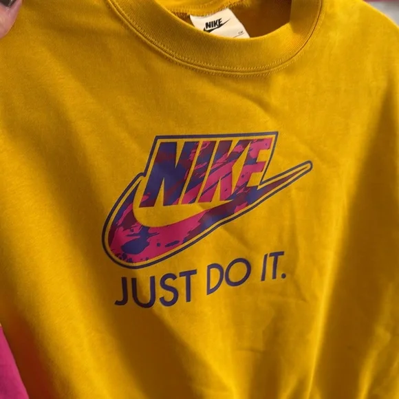 Nike Top - Picture 7 of 7